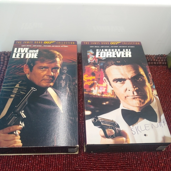 Deluxe Edition Bond 007 Gift Set 8 VHS Tapes +. Co - Picture 9 of 9